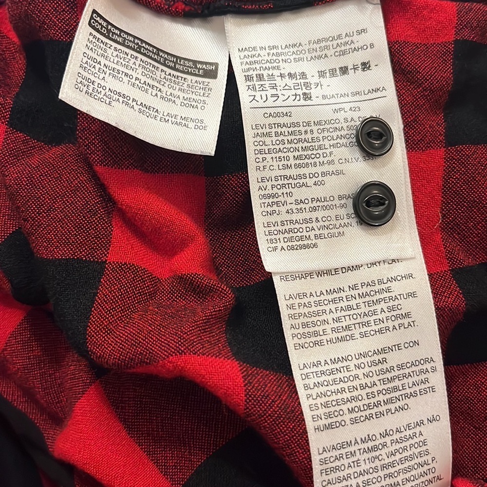 Levi’s boyfriend fit button down - Picture 4 of 8